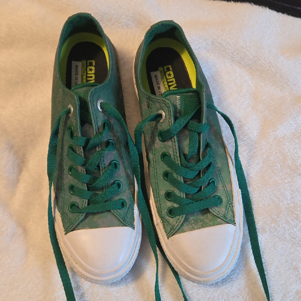 Converse Iridescent Forest Green Chuck Taylor Shoes Womens Size 7.5